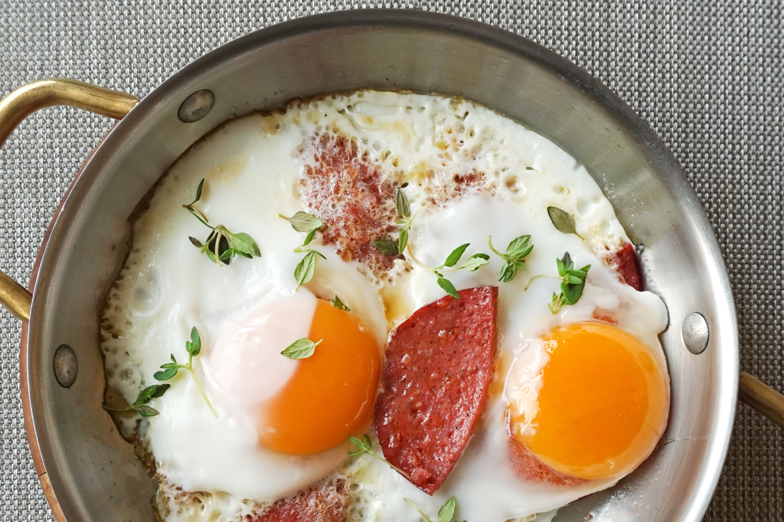Eggs with sucuk