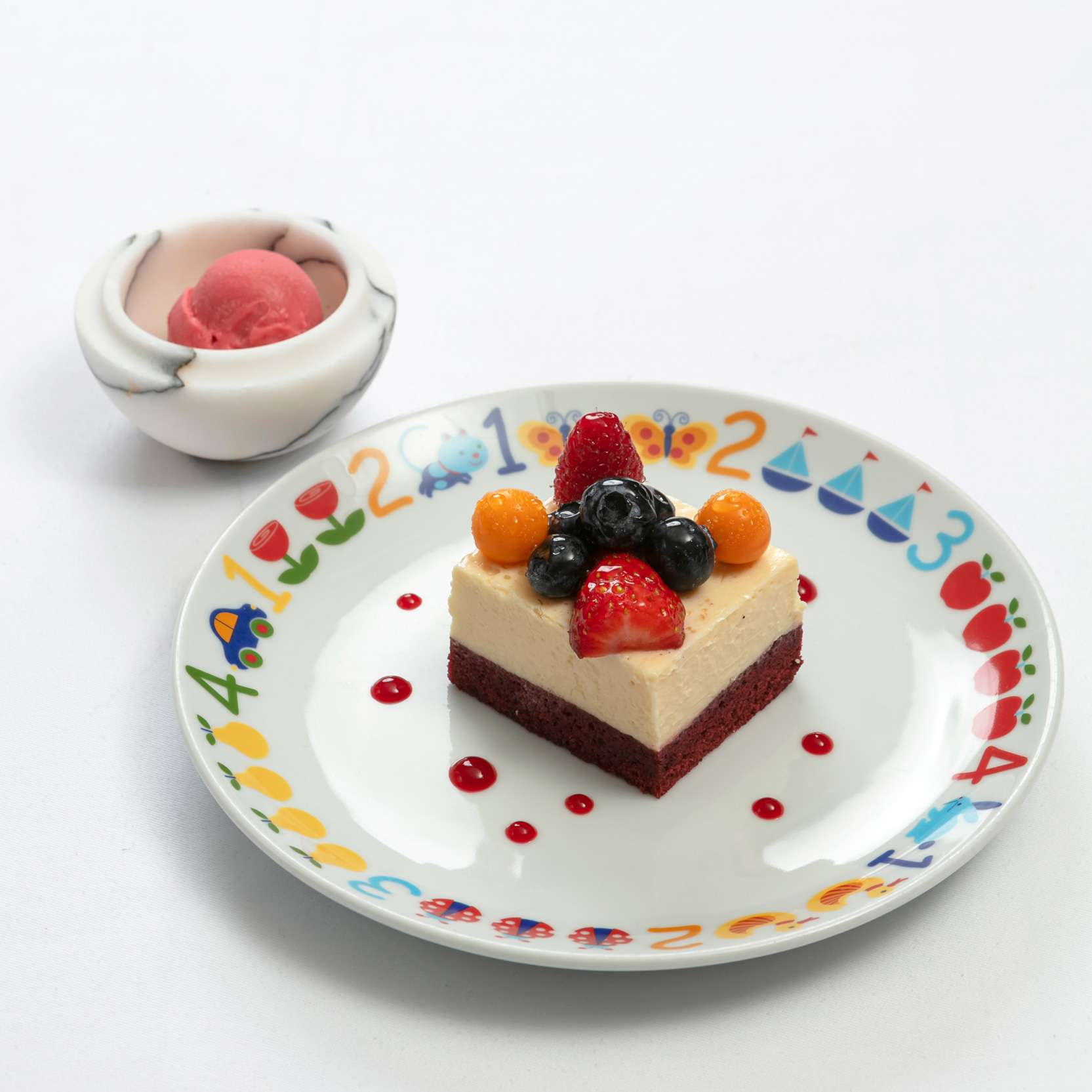 Cheesecake with fresh forest berries