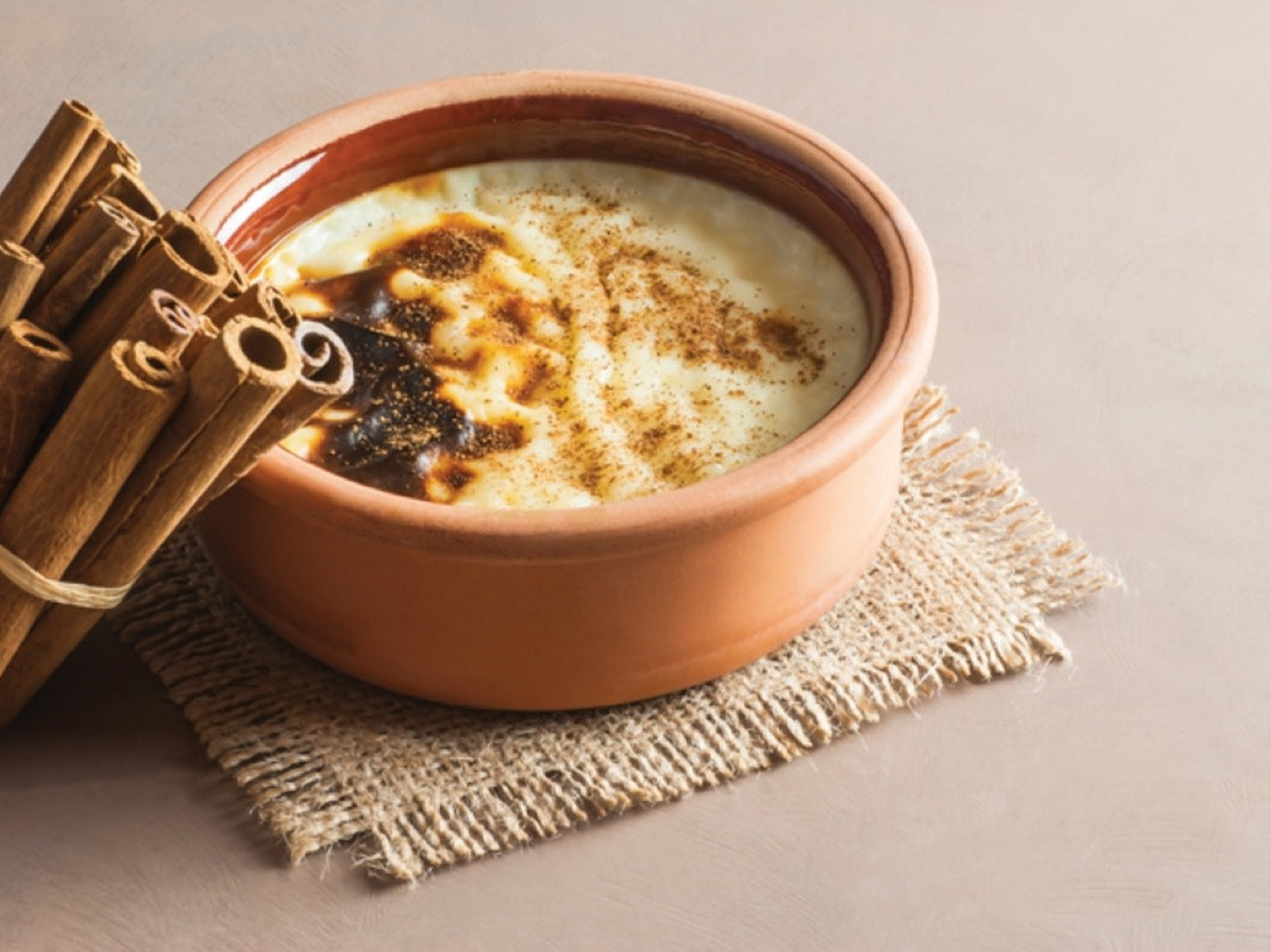 Baked rice pudding (Fırın sütlaç)