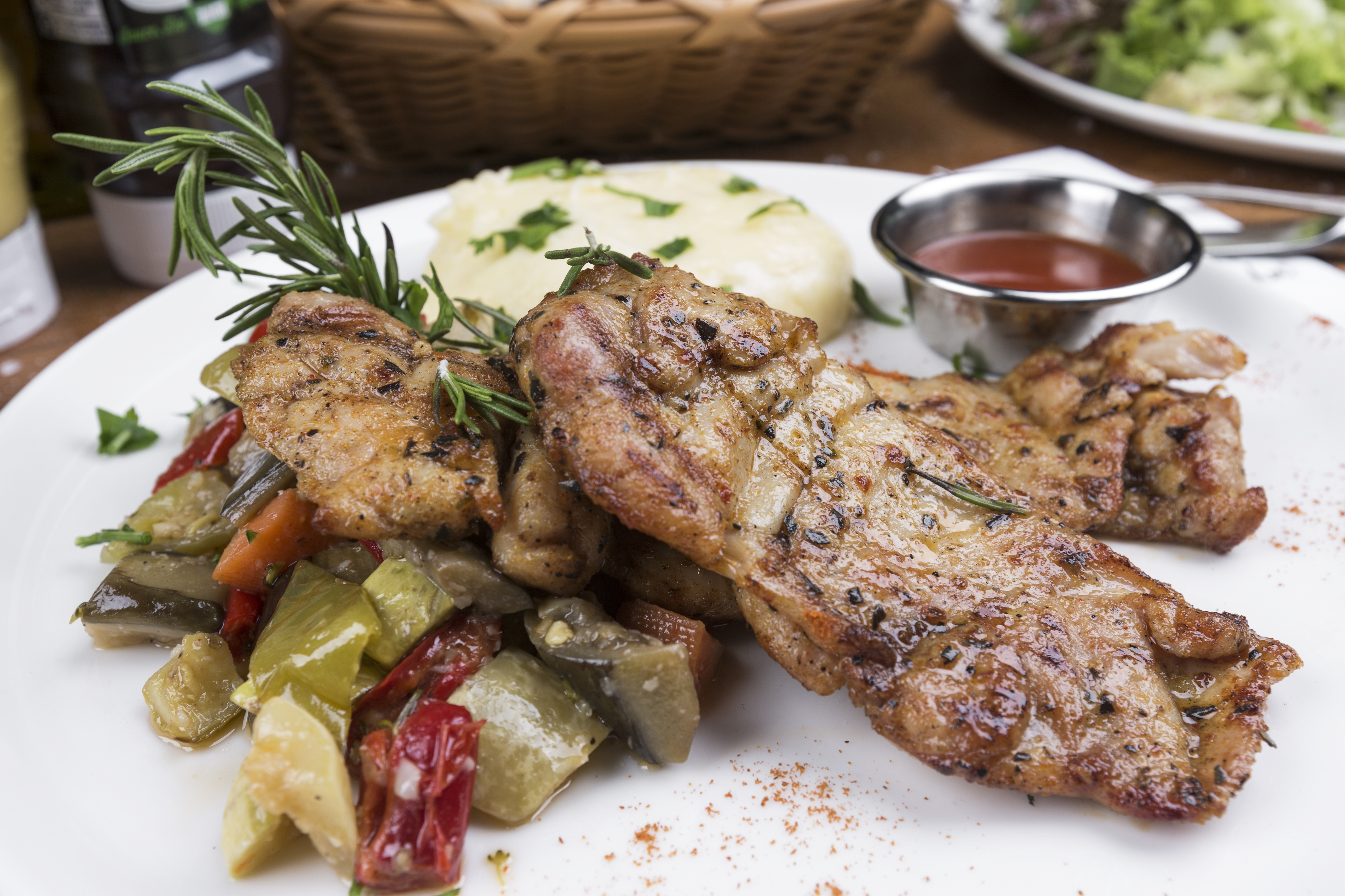 Grilled chicken with hot sauce