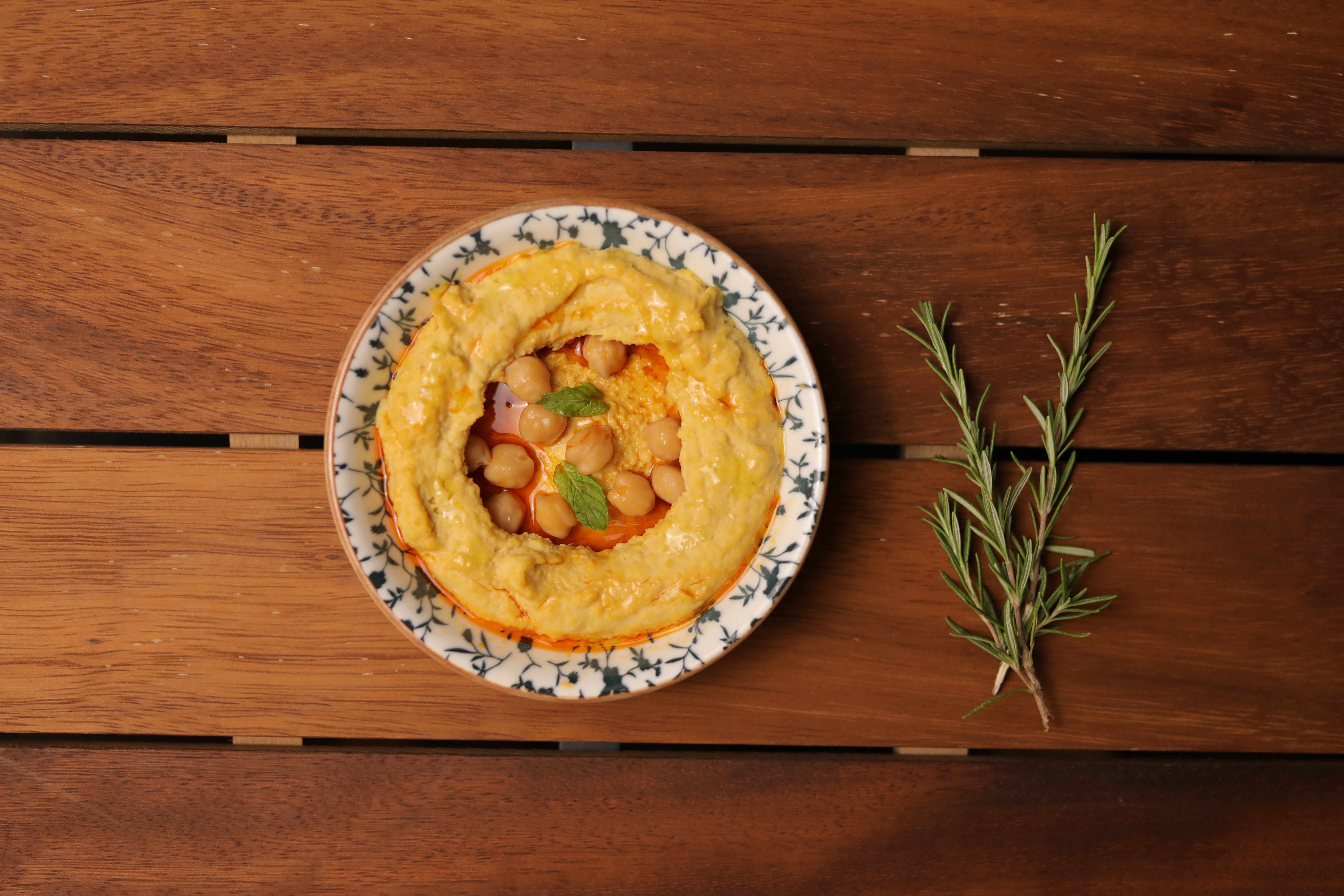 Beirut-style hummus
