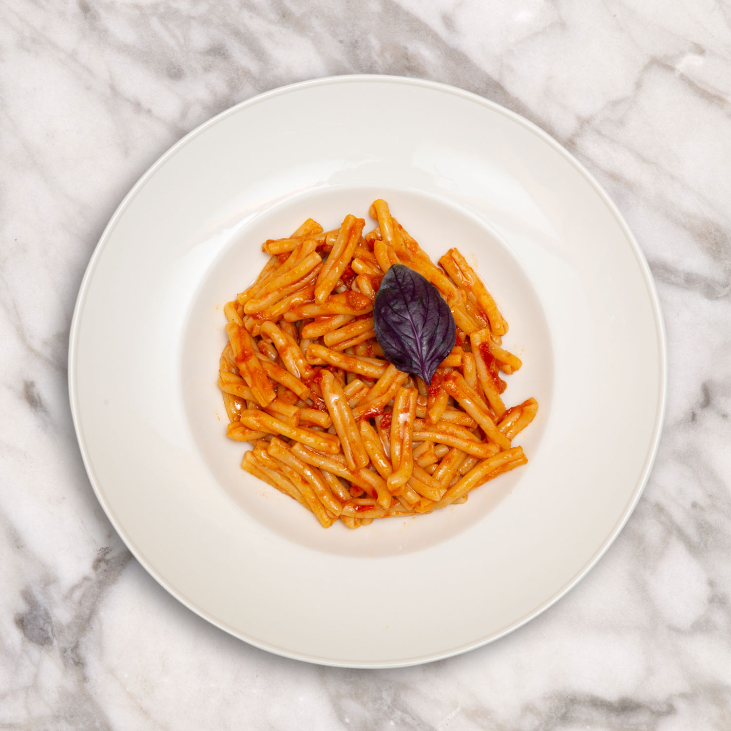 Plain pasta with tomato sauce